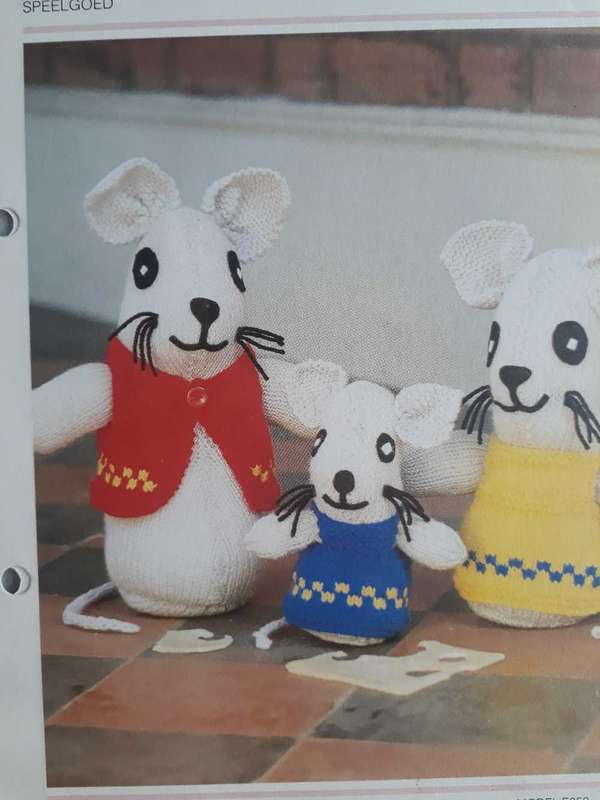 TOY KNITTING PATTERN - 'N MUIS GESIN