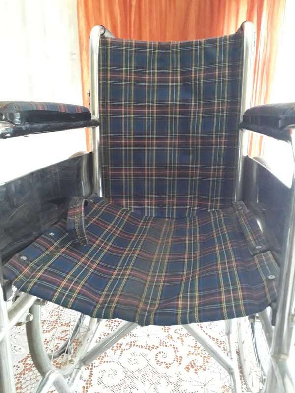 WHEELCHAIR - 100% WORKING CONDITION VERY HEAVY FOR A SMALL TO MEDIUM SIZED PERSON ONLY.