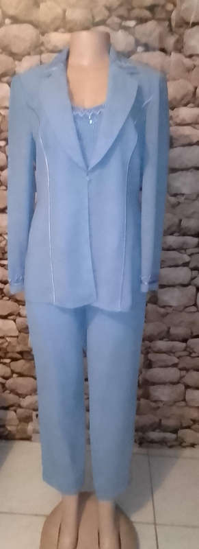 STUNNING LIGHT BLUE THREE PIECE LADIES SUIT WITH BLING DETAIL IN AS NEW CONDITION