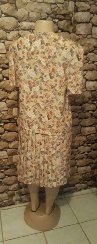 VINTAGE TASTEFUL 1980'S CREAM FLORAL PRINT SKIRT SUITE - SIZE 8/32/S