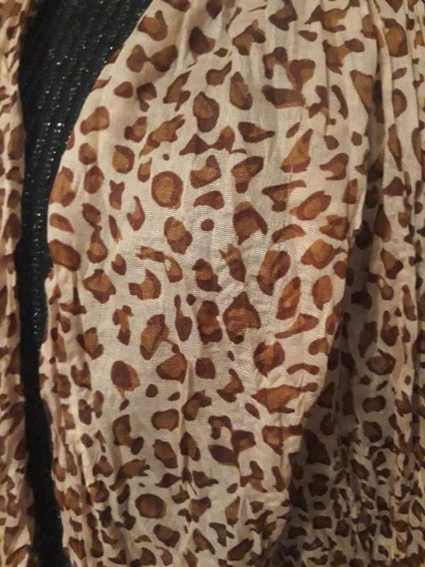 WRINKLED SHEER ANIMAL PRINT PATTERN SCARF IN AS NEW CONDITION