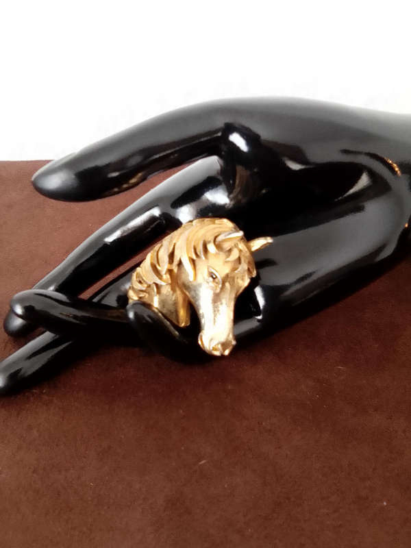 VINTAGE 1960'S TRIFARRI LOOK A LIKE HORSE HEAD BROOCH WITH BLUE RHINESTONE EYES