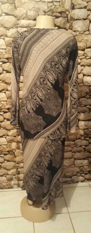 VINTAGE TOPICS BRAND TWO PIECE DRESS SET IN PAISLEY PATTERN - SIZE 10/34/MEDIUM