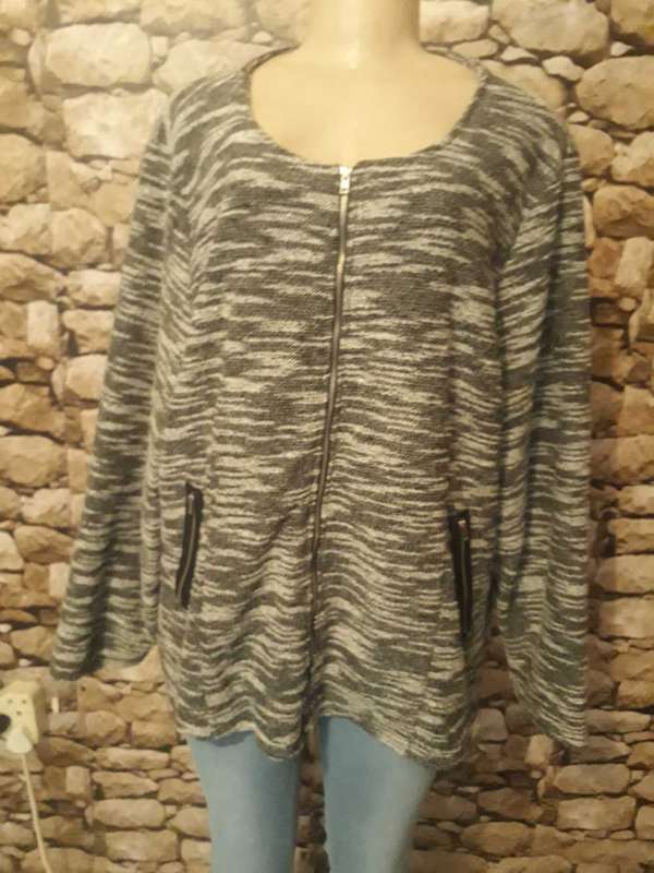 BRAND NEW DONATELLA BRAND BLACK/WHITE FULLY LINED KNITTED JACKET IN SIZE 22/46