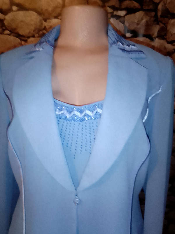 STUNNING LIGHT BLUE THREE PIECE LADIES SUIT WITH BLING DETAIL IN AS NEW CONDITION
