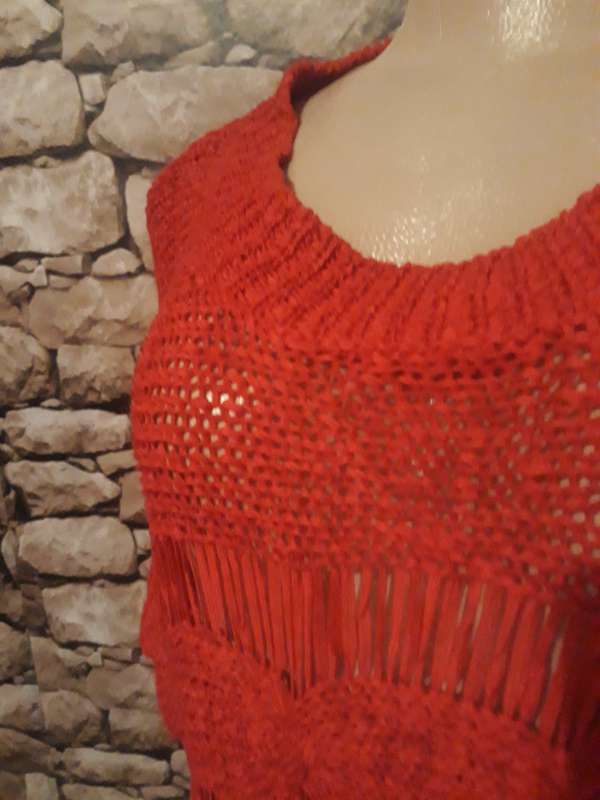 RED KNITTED TOP WITH CABLE PATTERN - SIZE 10/34/M