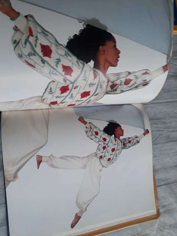 VINTAGE KNITTING BOOK - PASSION FOR COLOUR BY SARAH BURNETT - HARDCOVER - 1990
