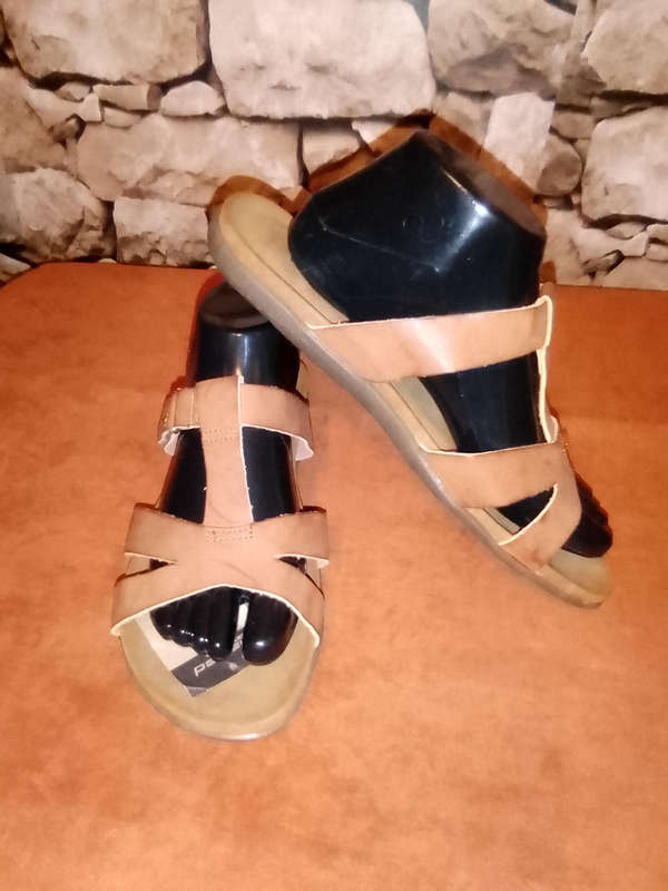 TAN SLIDES SANDALS - SIZE 8