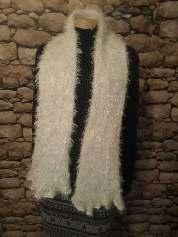 SCARF - WHITE VERY SOFT KNITTED EYELASH YARN
