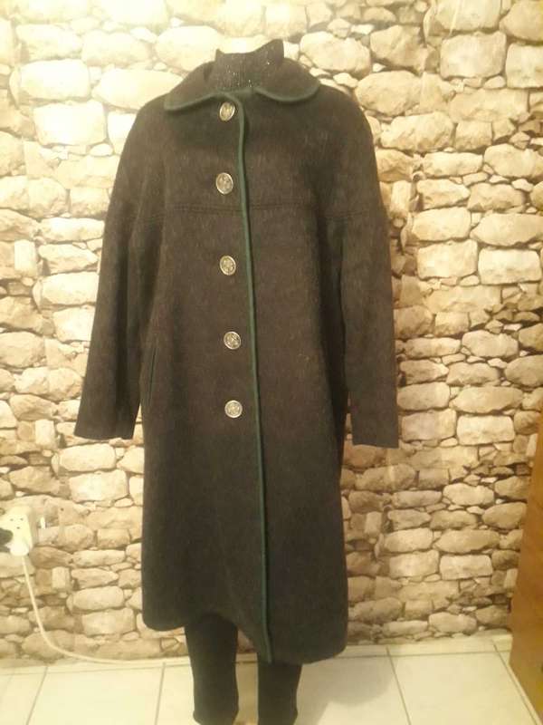 VINTAGE COAT - VINTAGE AUSTRIAN WOOL BLACK COAT IN AS NEW CONDITION - SIZE 12/36/LARGE