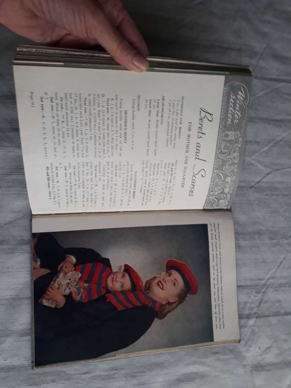 ANTIQUARIAN KNITTING BOOK - MARGARET MURRAY/JANE KOSTER  - PRICTICAL FAMILY KNITTING ILLUSTRATED