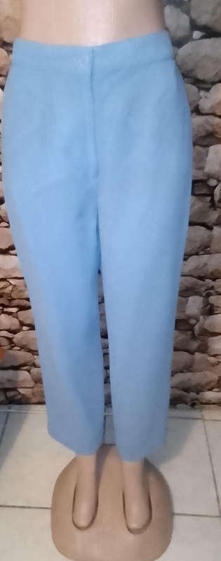 STUNNING LIGHT BLUE THREE PIECE LADIES SUIT WITH BLING DETAIL IN AS NEW CONDITION