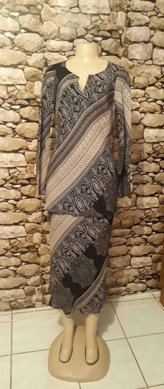 VINTAGE TOPICS BRAND TWO PIECE DRESS SET IN PAISLEY PATTERN - SIZE 10/34/MEDIUM