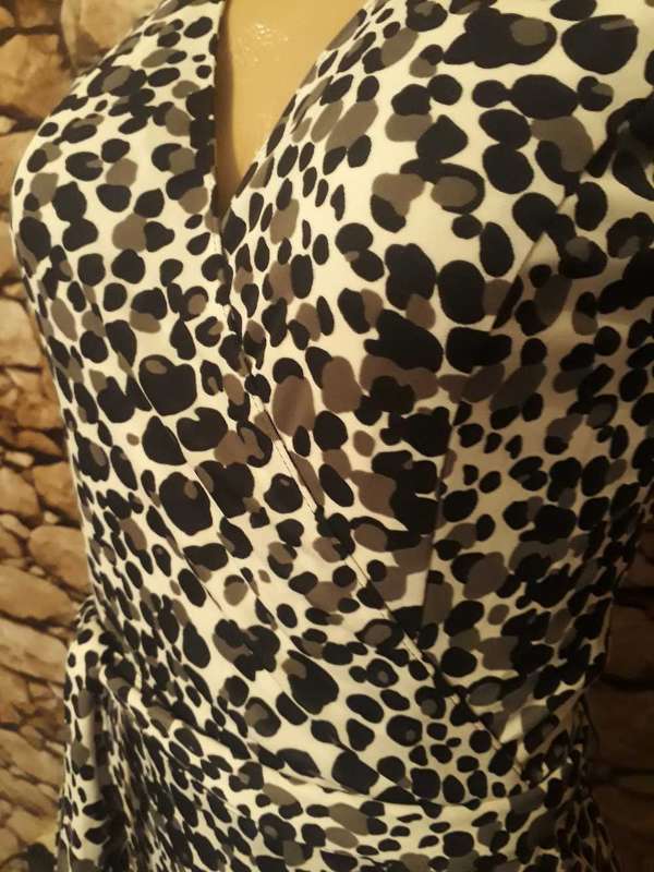 STUNNING HIGH LOW SEAM OVER CROSS FRONT DRESS IN POLYSTER FABRIC - SIZE 8/32/S - AS NEW