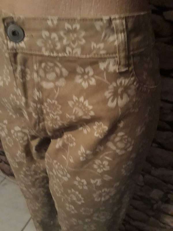 MERIEN HALL CROPPED JEANS WITH FLOWER PATTERN - SIZE 18/42 IN NEW CONDITION