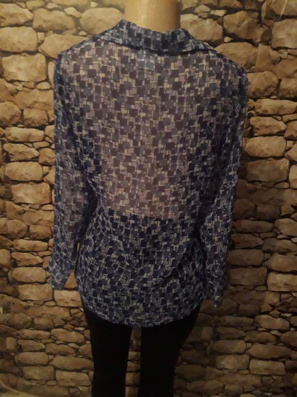 SHEER POLYESTER LONG SLEEVED TOP BY INSYNC WITH CUFFED SLEEVES - SIZE 10/34/M