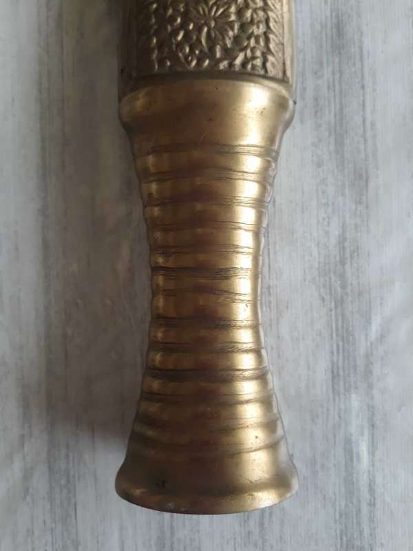 VINTAGE OLD DECORATIVE METAL BASED KNIFE WITH SLIGHTLY CURVED BLADE - 30 CM