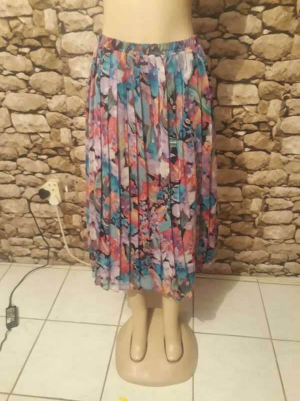 FLOWER PRINTED PLEATED PATTERN A LINE SKIRT - LINED - SIZE 16/38/XTRA LARGE
