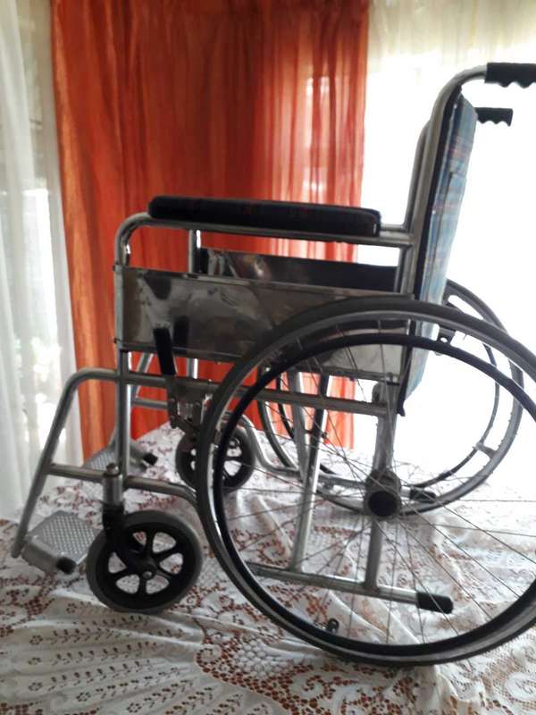 WHEELCHAIR - 100% WORKING CONDITION VERY HEAVY FOR A SMALL TO MEDIUM SIZED PERSON ONLY.