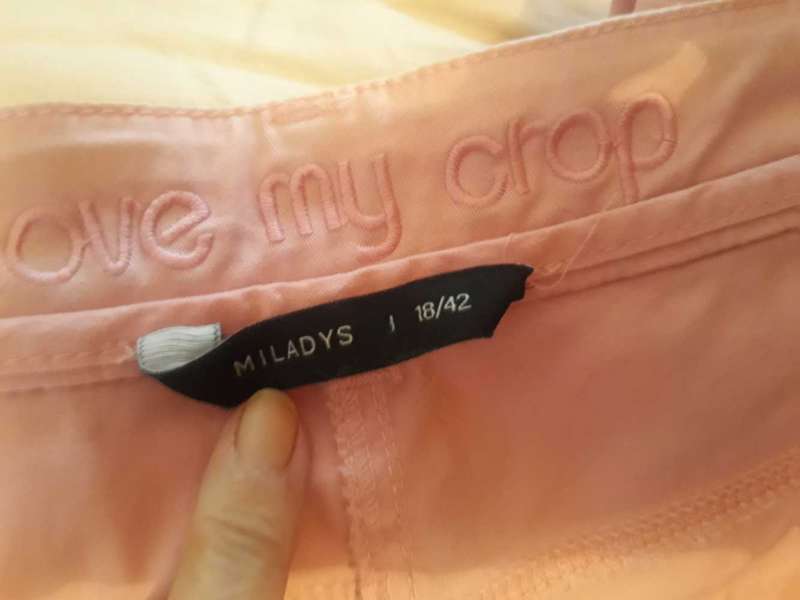 MILADYS BRAND PINK CROPPED PANTS WITH TURN-UPS IN NEW CONDITION - SIZE 18