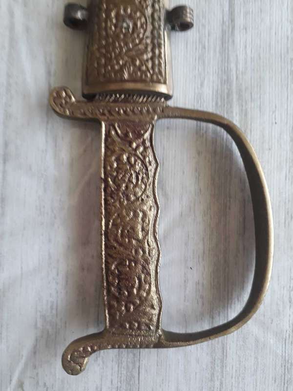 VINTAGE OLD DECORATIVE METAL BASED CURVED BLADE KNIFE - 28CM