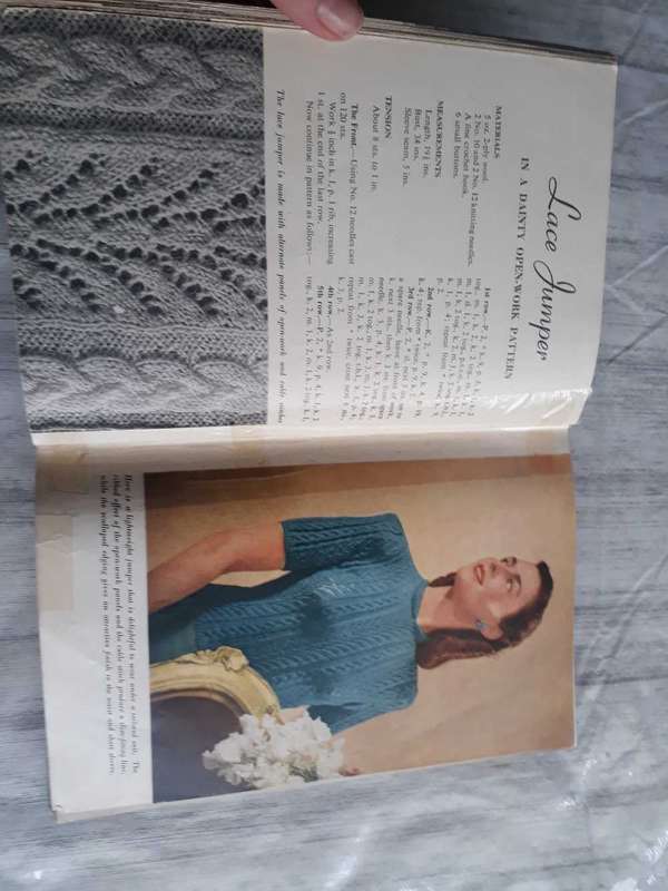 ANTIQUARIAN KNITTING BOOK - MARGARET MURRAY/JANE KOSTER  - PRICTICAL FAMILY KNITTING ILLUSTRATED