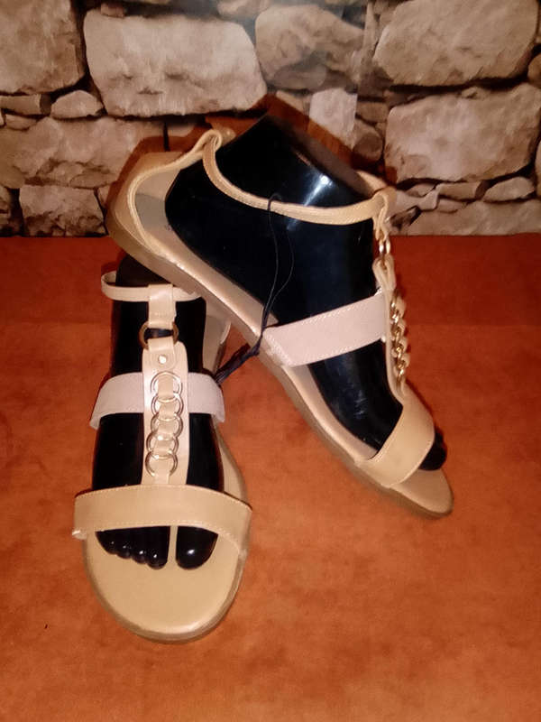 TAN WITH GOLD T STRAP SANDALS - SIZE 8