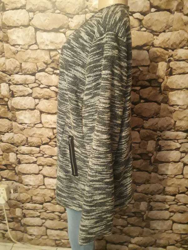 BRAND NEW DONATELLA BRAND BLACK/WHITE FULLY LINED KNITTED JACKET IN SIZE 22/46