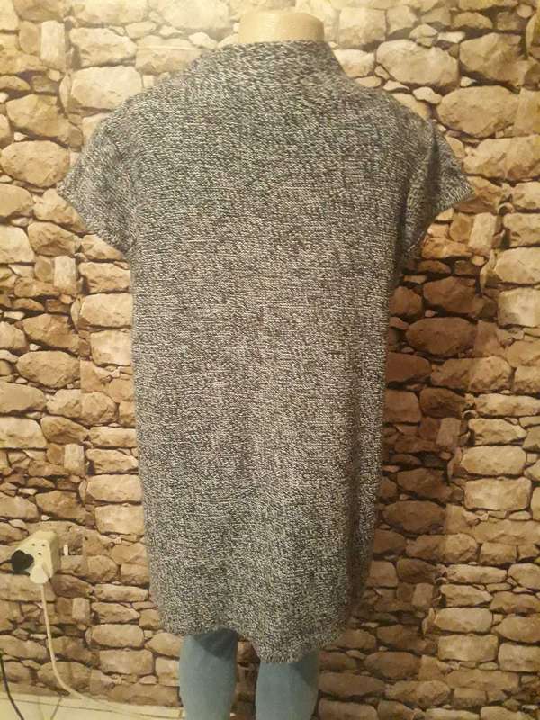 MILADYS BRAND CHARCOAL KNITTED TUNIC WITH CAPPED SLEEVES- SIZE 14/38/XL - NEW ITEM