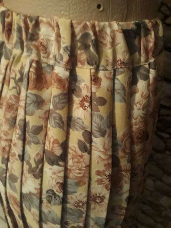 VINTAGE TASTEFUL 1980'S CREAM FLORAL PRINT SKIRT SUITE - SIZE 8/32/S