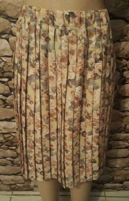 VINTAGE TASTEFUL 1980'S CREAM FLORAL PRINT SKIRT SUITE - SIZE 8/32/S
