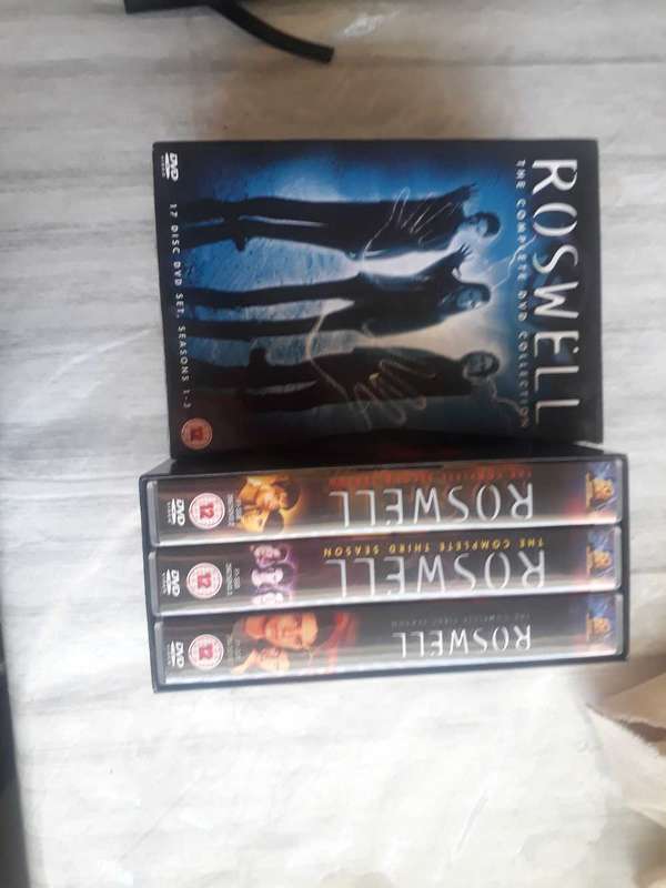 DVD BOX SET - ROSWELL SEASON 1 - 3 - 17 DICS SET IN AS NEW CONDITION