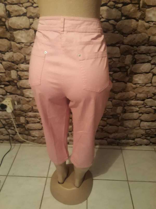 MILADYS BRAND PINK CROPPED PANTS WITH TURN-UPS IN NEW CONDITION - SIZE 18