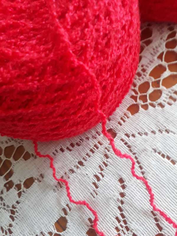 KNITTING WOOL/YARN - RED BLOUCLE REWOUND UNUSED YARN 6 X 50 GRAM BALLS