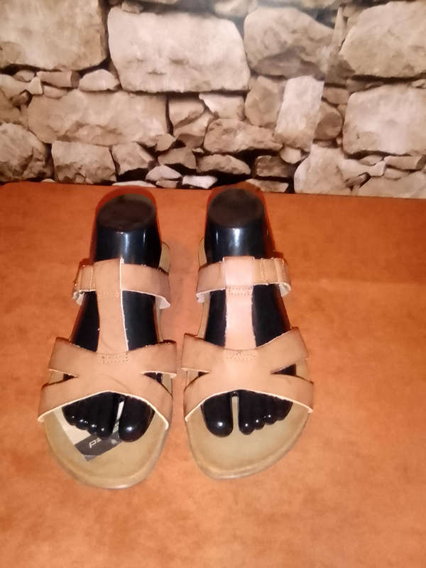TAN SLIDES SANDALS - SIZE 8