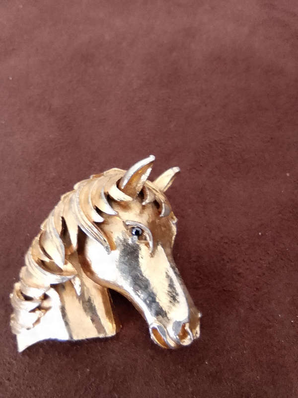 VINTAGE 1960'S TRIFARRI LOOK A LIKE HORSE HEAD BROOCH WITH BLUE RHINESTONE EYES