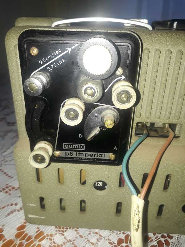 VINTAGE COLLECTABLE  METAL BODIED EUMIG P8Mm CINE FILM PROJECTOR