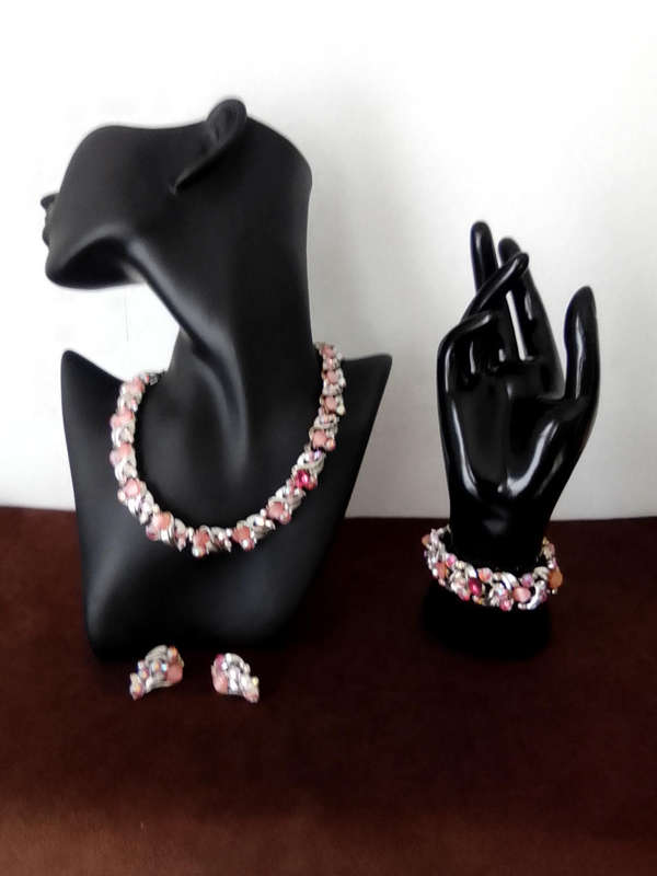 VINTAGE SILVER TONE WITH STONE NECKLACE/CLIP ON EARRINGS AND BRACELETTE SET