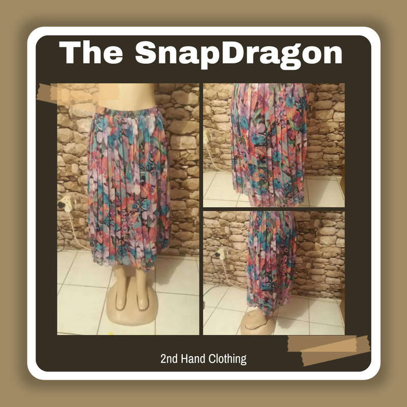 VINTAGE FLOWER PRINTED PLEATED PATTERN A LINE SKIRT - LINED - SIZE 16/38/XTRA LARGE
