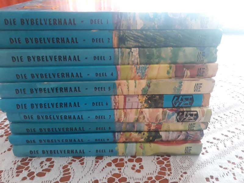 ANTIQUARIAN COLLECTABLE BOOKS - DIE BYBEL VERHAAL IN AFRIKAANS  VOL 1 - 10 - SELLING AS IS.