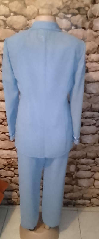 STUNNING LIGHT BLUE THREE PIECE LADIES SUIT WITH BLING DETAIL IN AS NEW CONDITION