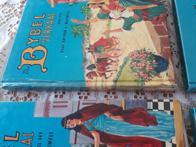 ANTIQUARIAN COLLECTABLE BOOKS - DIE BYBEL VERHAAL IN AFRIKAANS  VOL 1 - 10 - SELLING AS IS.