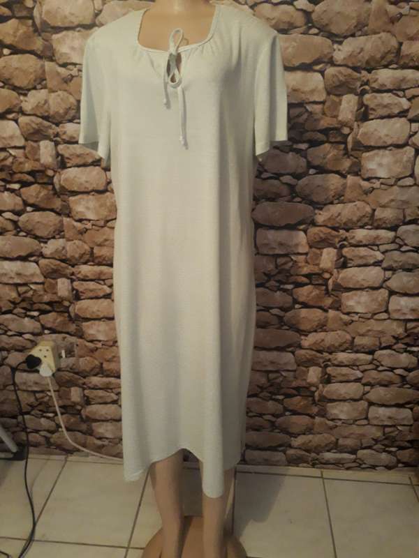 VINTAGE LIGHT GREEN DRESS WITH MATCHING BELT IN SIZE 22