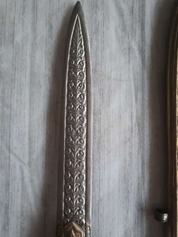 VINTAGE OLD DECORATIVE METAL BASED DAGGER - 28 CM