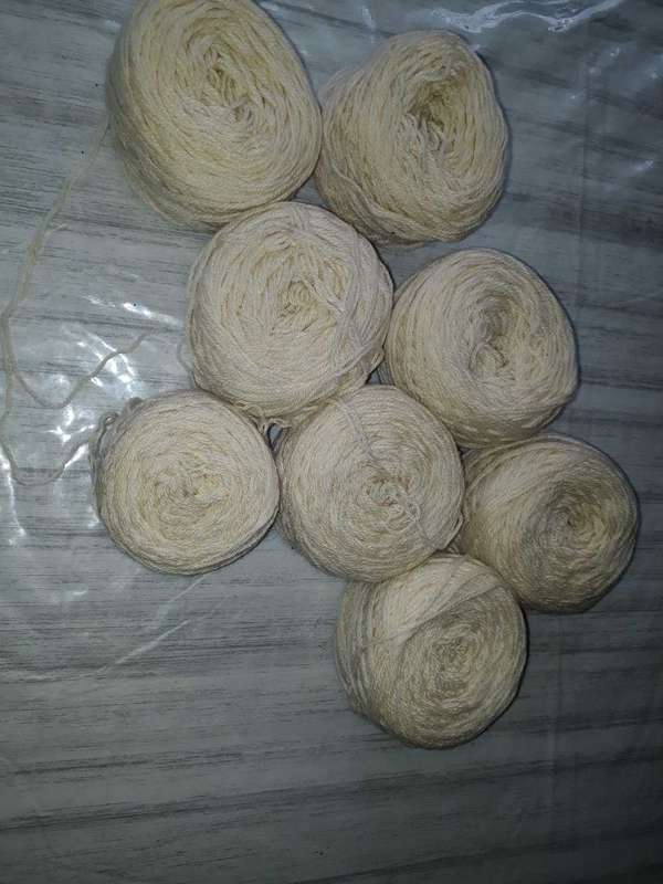 KNITTING WOOL/YARN +/- 400G/4PLY DOUBLE- REWOUNDED CREAM YARN