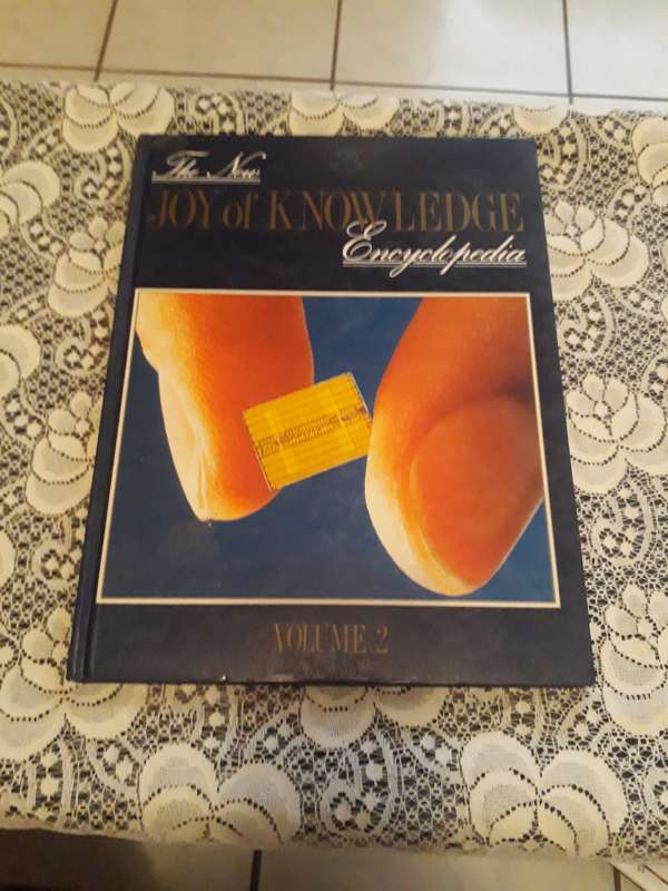 THE NEW JOY OF KNOWLEDGE ENCYCLOPEDIA VOL 2 - EVERYDAY TECHNOLGY - HARDCOVER