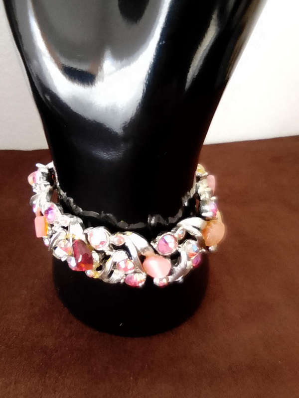 VINTAGE SILVER TONE WITH STONE NECKLACE/CLIP ON EARRINGS AND BRACELETTE SET
