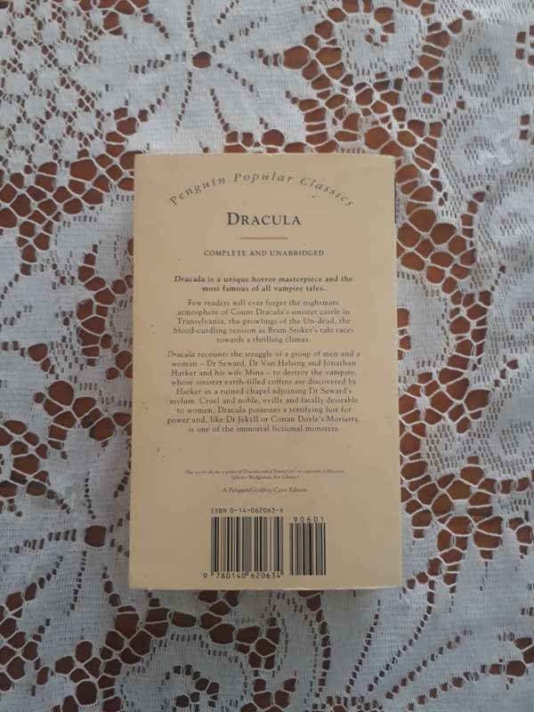 DRACULA BY BRAM STOKER PENGUIN POPULAR CLASSICS - COMPLETE AND UNABRIDGED - GOOD CONDITION