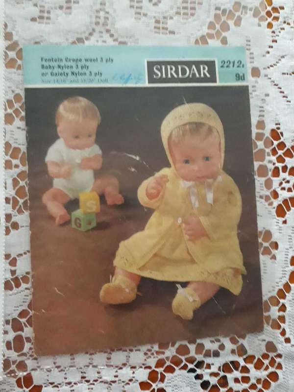 DOLL KNITTING PATTERN - SIRDAR 2212