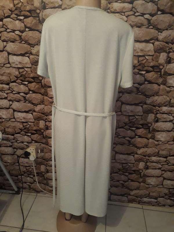 VINTAGE LIGHT GREEN DRESS WITH MATCHING BELT IN SIZE 22